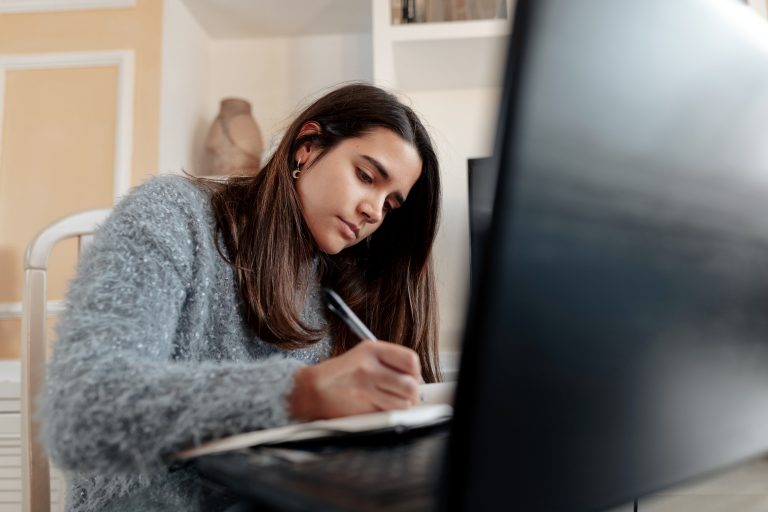 La maîtrise des outils numériques : un défi quotidien, des solutions simples et accessibles pour tous